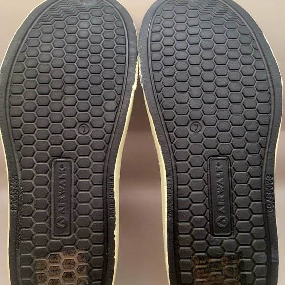 AIRWALK Waterproof Plastic Perforated Sneaker - Men's Size 7 - Black - Picture 3 of 4